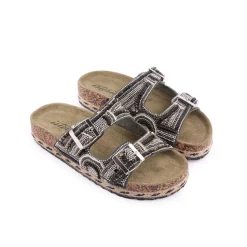 Chinelo ISTERIA