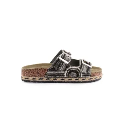 Chinelo ISTERIA