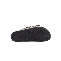 Chinelo ISTERIA