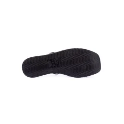 Chinelo MOLECA