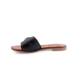 Chinelo WALKWELL
